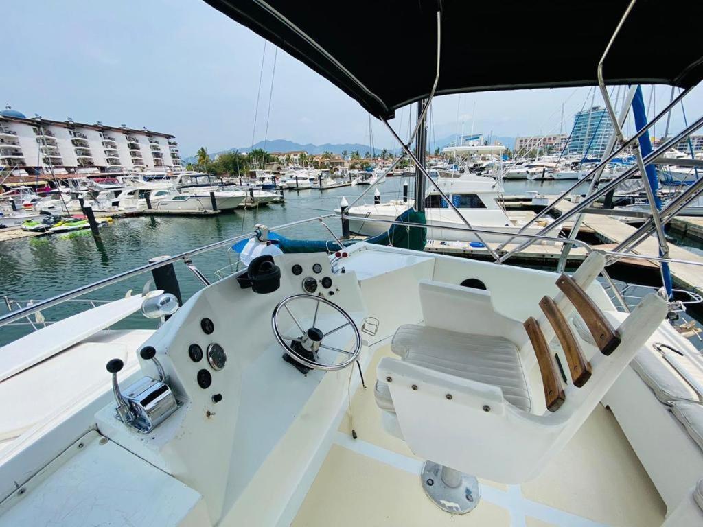 Botel Yate Aymar Puerto Vallarta